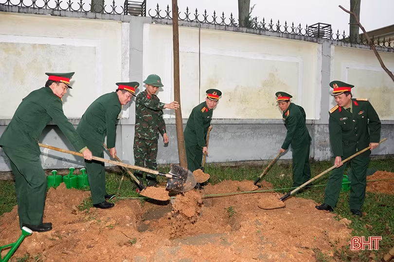 Sôi nổi ra quân trồng cây đầu xuân tại các địa phương, đơn vị ở Hà Tĩnh
