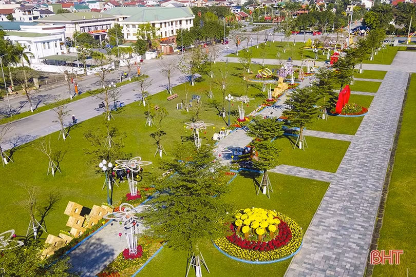 Đi dọc đường xuân