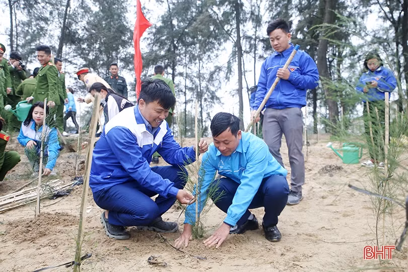 Bí thư Tỉnh ủy cùng ĐVTN Hà Tĩnh hưởng ứng tết trồng cây