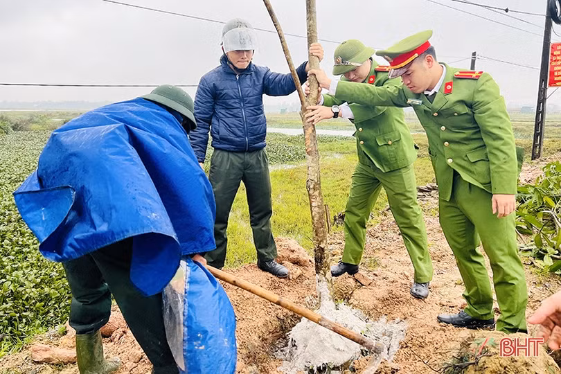 Sôi nổi ra quân trồng cây đầu xuân tại các địa phương, đơn vị ở Hà Tĩnh