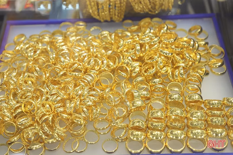 Trước ngày vía Thần tài, giá vàng ở Hà Tĩnh tăng cao