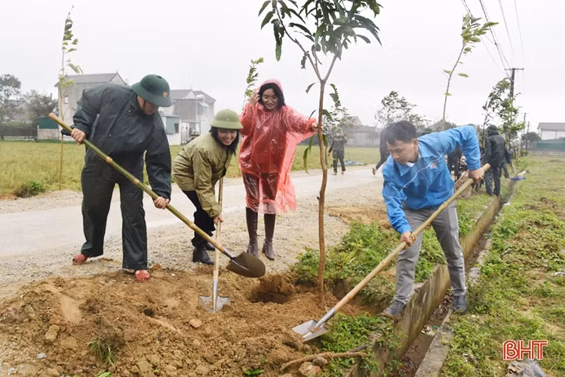 Sôi nổi ra quân trồng cây đầu xuân tại các địa phương, đơn vị ở Hà Tĩnh