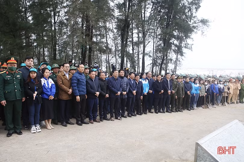 Bí thư Tỉnh ủy cùng ĐVTN Hà Tĩnh hưởng ứng tết trồng cây