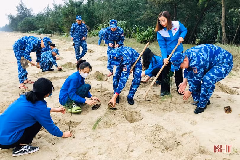 Bí thư Tỉnh ủy cùng ĐVTN Hà Tĩnh hưởng ứng tết trồng cây