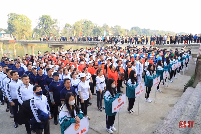 30 đội tranh tài tại lễ hội đua thuyền truyền thống trên sông Ngàn Phố
