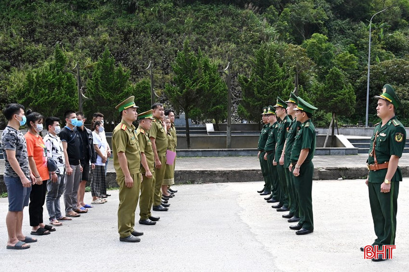 bqbht_br_bdbp-ha-tinh-phoi-hop-voi-cong-an-lao-giai-cuu-7-nan-nhan-bi-lua-sang-lao-voi-viec-nhe-luong-cao-copy.jpg