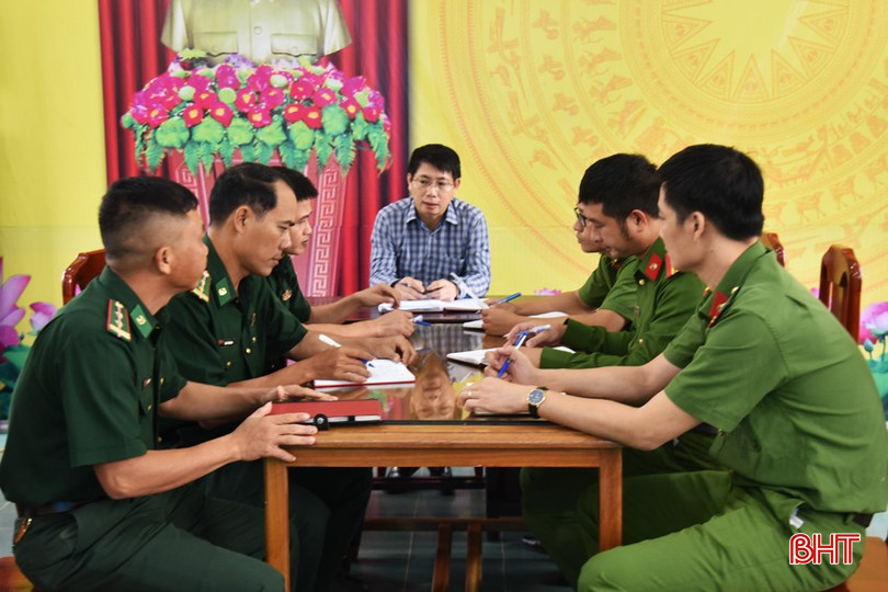 bqbht_br_lanh-dao-xa-huong-khe-chu-tri-giao-ban-giua-cong-an-xa-voi-don-bien-phong-phu-gia-de-tang-cuong-su-phoi-hop-trong-viec-cham-lo-bao-ve-dia-ban.jpg