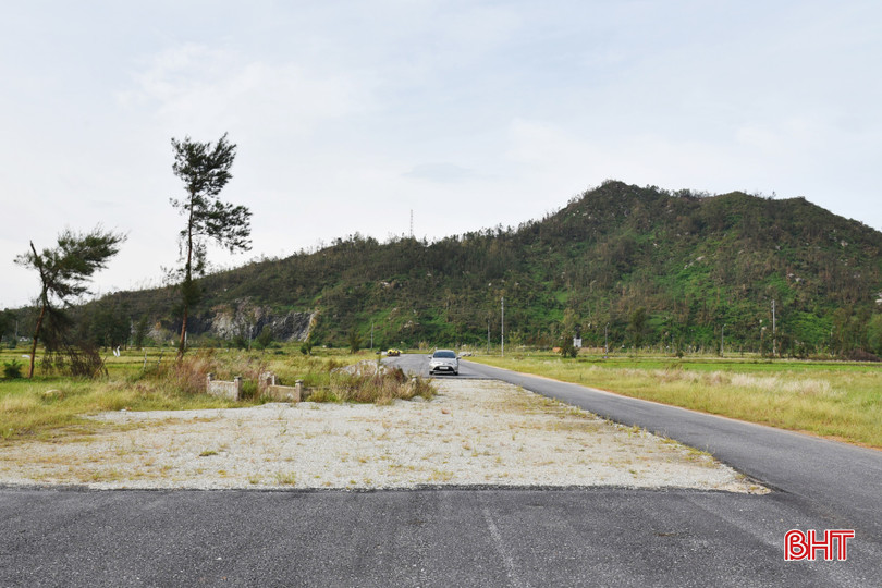 bqbht_br_tuyen-duong-noi-tu-quang-truong-mai-hac-de-ra-bai-tam-xuan-hai-da-hoan-thanh-95-nhung-van-chua-the-dua-vao-su-dung-vi-vuong-khu-lang-mo-khoang-100-m2.jpg