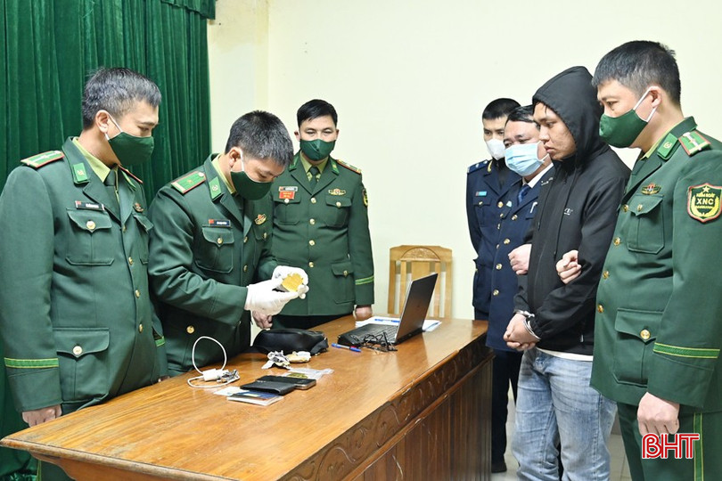 bqbht_br_bat-doi-tuong-trinh-xuan-vien-cung-tang-vat-12-kg-vang-qua-cua-khau.jpg