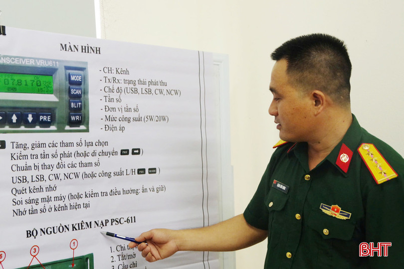 bqbht_br_dai-uy-dg-h-hung-trao-doi-nghiep-vu-chuyen-mon-voi-trung-doi-bao-vu.jpg
