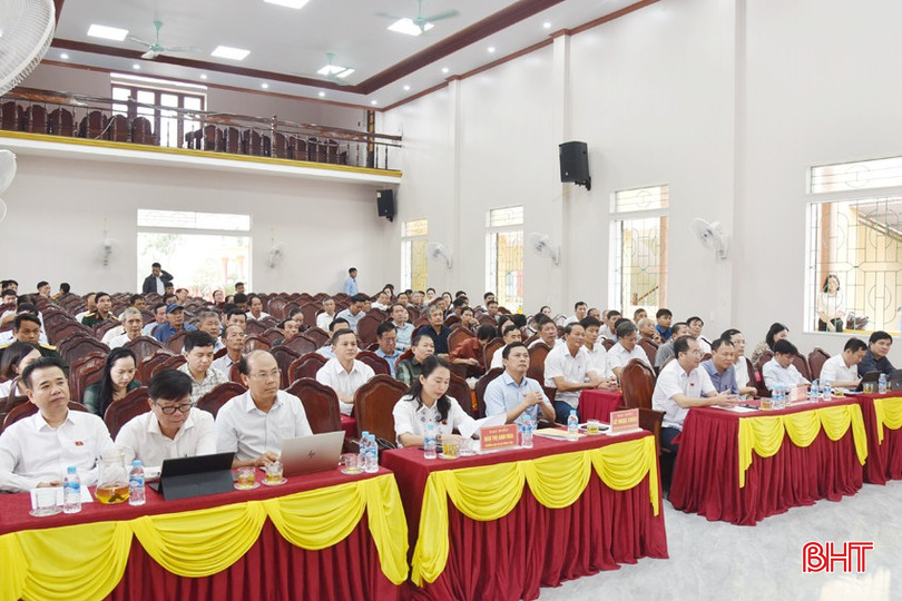 Tổ đại biểu HĐND tỉnh khóa XVIII bầu tại Lộc Hà tiếp xúc với cử tri 6 xã vùng biển cửa.