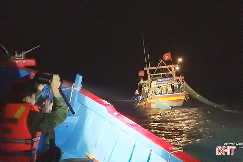 tau-ht-90356ts-do-dong-bui-quang-dung-cung-4-thuyen-vien-cn.png