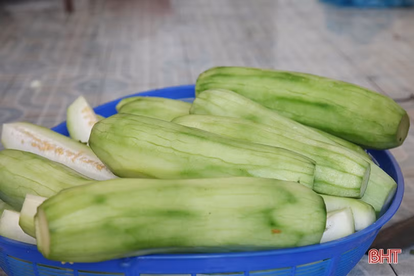 Xem chiến sỹ hậu cần quân sự Hà Tĩnh chăm chút từng món ăn cho gần 700 người cách ly
