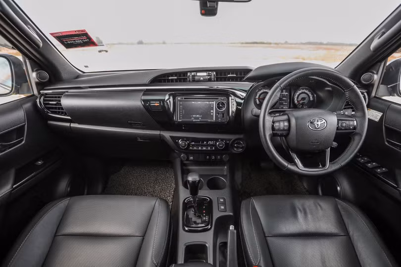 Ra mắt Toyota Hilux thế hệ mới - thay đổi diện mạo, tinh chỉnh động cơ