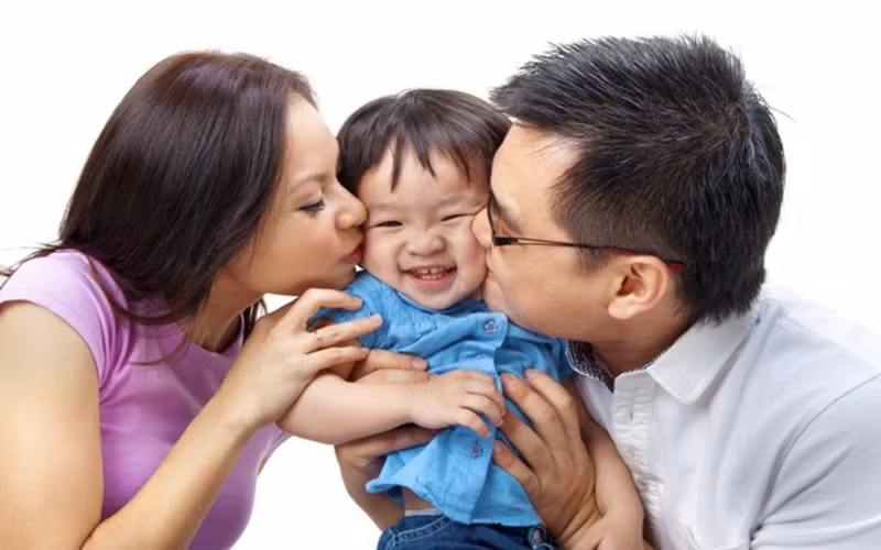 Điều bố mẹ cần lưu ý để không trở thành trung gian lây nhiễm cho con