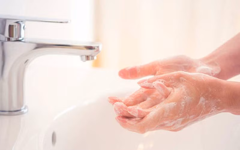 Điều bố mẹ cần lưu ý để không trở thành trung gian lây nhiễm cho con