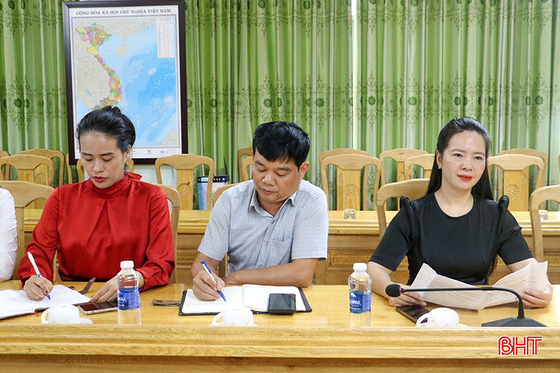 Vertreter des Ministeriums für Kultur, Sport und Tourismus der Provinz Ha Tinh hoffen auf die Unterstützung der ADB und schlagen gleichzeitig einige Lösungen für eine nachhaltige Tourismusentwicklung in Ha Tinh vor. bqbht_br_b3.jpg