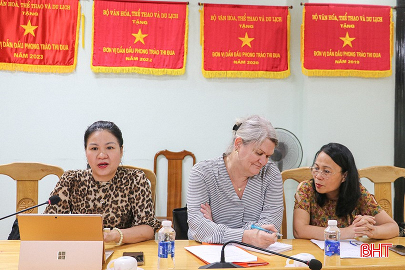 Experte Tran Nu Ngoc Anh – ein Mitglied der Delegation – sprach über einige Potenziale, Vorteile und mögliche Risiken bei der Entwicklung des Tourismus in Ha Tinh. bqbht_br_b2.jpg