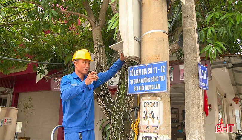 Dù thời tiết không thuận lợi, cán bộ, công nhân VNPT vẫn bám sát địa bàn, hoàn thiện khắc phục sự cố xuyên dịp lễ Quốc khánh 2/9. bqbht_br_vnp3.jpg