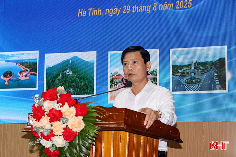 Deputy Director of the Department of Culture, Sports and Tourism Nguyen Cong Thanh hopes that through the examination, he will continue to do a good job in evaluating and improving the quality of tour guides; contributing to building a professional, dedicated and responsible tourism workforce. Phó Giám đốc Sở VH-TT&DL Nguyễn Công Thành mong muốn thông qua kỳ kiểm tra để tiếp tục làm tốt công đánh giá, nâng cao chất lượng đội ngũ hướng dẫn viên; góp phần xây dựng một lực lượng làm du lịch chuyên nghiệp, tận tâm và có trách nhiệm.