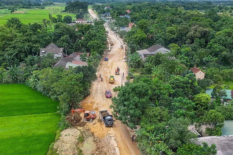 Thi công Quốc lộ 8C cần khối lượng đất đắp lớn để hoàn thiện hạng mục đắp nền. hj1.jpg