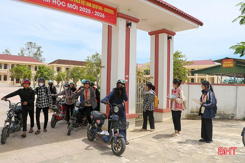 Cổng trường an toàn giao thông tại Trường THCS Đồng Lộc. bqbht_br_truong-4.jpg