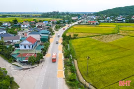 Biến đường thành "sân phơi": Lợi trước mắt, rủi ro khôn lường