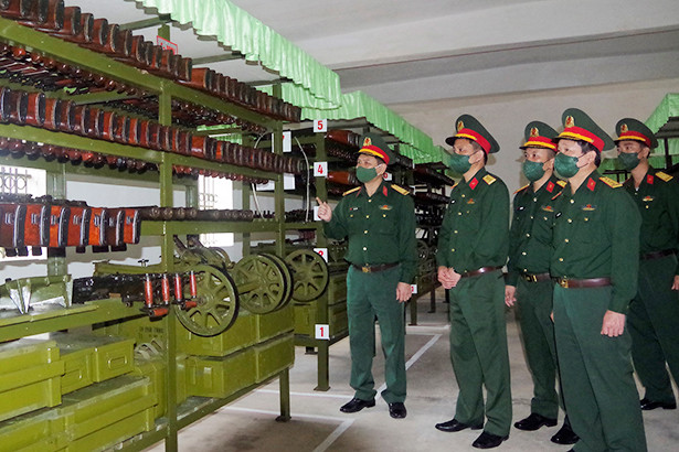 Quân khu 4 kiểm tra việc quản lý vũ khí, trang bị quân sự ở Hà Tĩnh