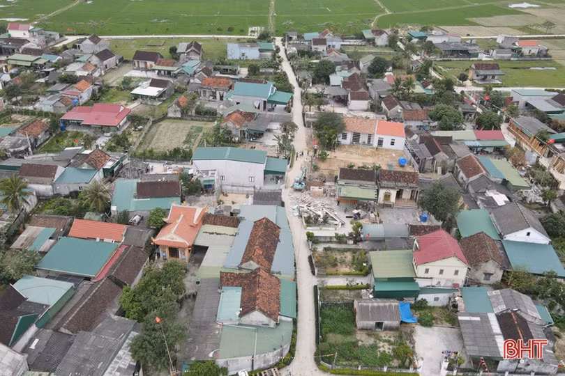 Người dân xã miền núi Hà Tĩnh đồng lòng hiến hàng nghìn mét vuông đất mở đường