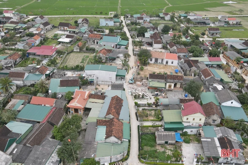 Người dân xã miền núi Hà Tĩnh đồng lòng hiến hàng nghìn mét vuông đất mở đường