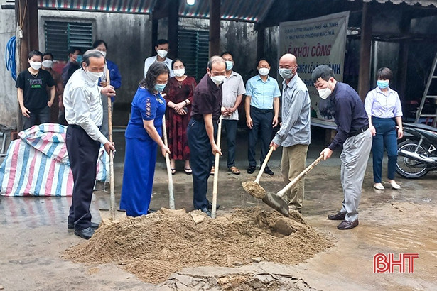 Hỗ trợ xây nhà đại đoàn kết cho hộ nghèo ở TP Hà Tĩnh