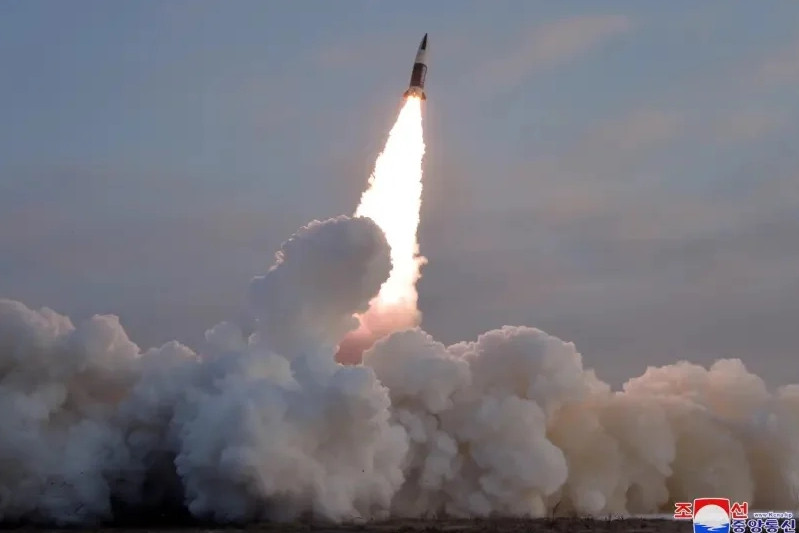 Triều Tiên vừa phóng nhiều tên lửa