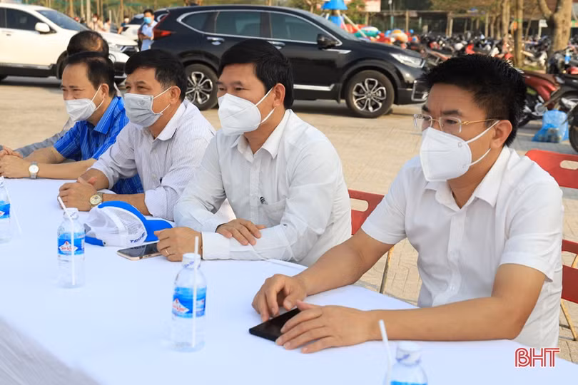 128 vận động viên tranh tài giải kéo co nam, nữ huyện Nghi Xuân