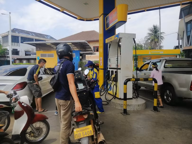 Lào gấp rút hoàn thành 2 dự án xăng dầu ứng phó giá nhiên liệu tăng