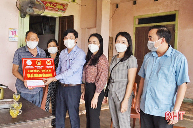 Quỹ Thiện Tâm trao quà cho 26 thương, bệnh binh nặng ở Lộc Hà