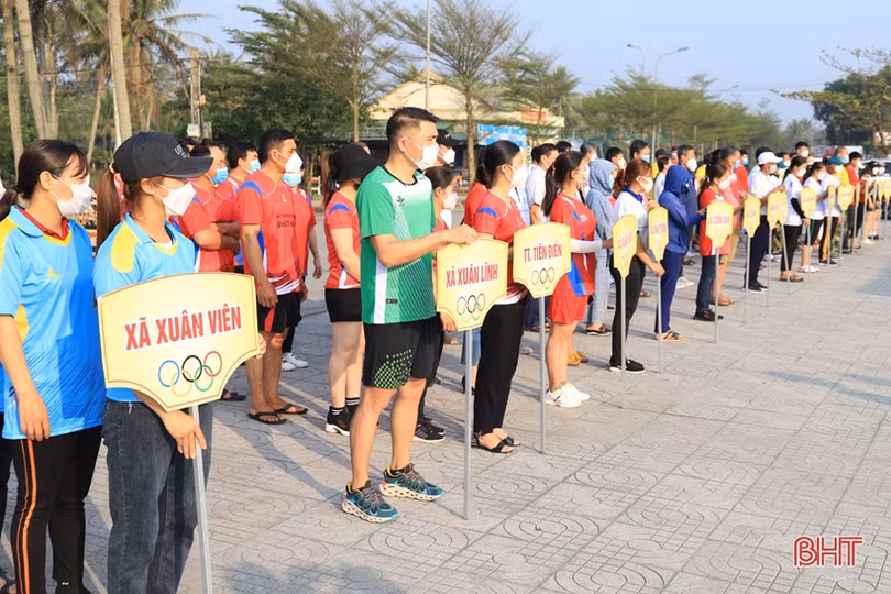 128 vận động viên tranh tài giải kéo co nam, nữ huyện Nghi Xuân