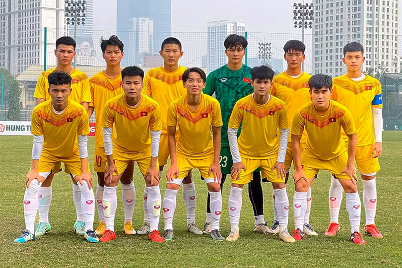 Cầu thủ người Hà Tĩnh cùng U17 Việt Nam tập huấn tại Đức