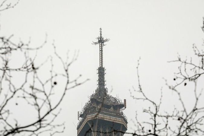 Tháp Eiffel cao thêm 6 mét