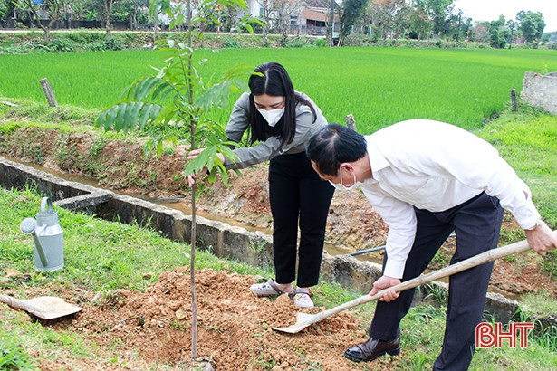 Phụ nữ Can Lộc góp sức xây dựng khu dân cư kiểu mẫu