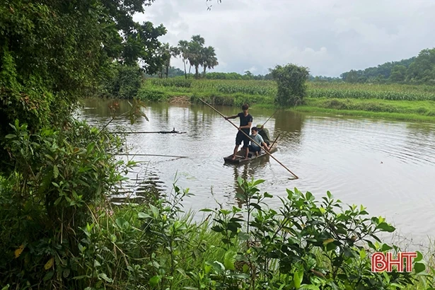 Tìm thấy thi thể nam sinh lớp 11 dưới chân cầu ở Hương Sơn