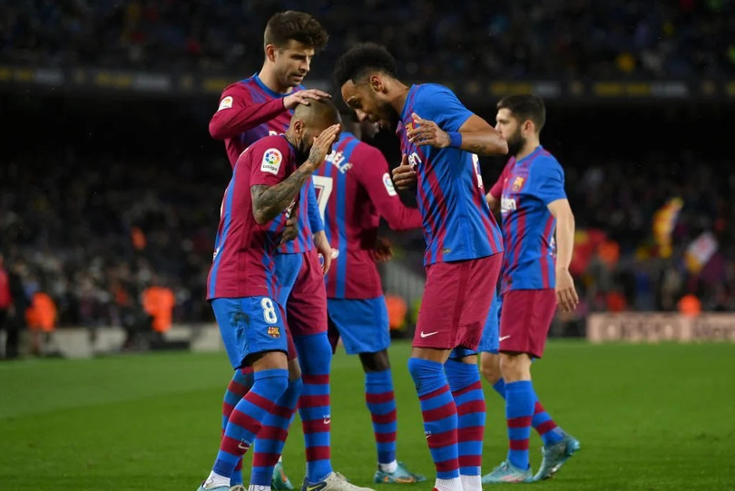 Barca thăng hoa ở La Liga