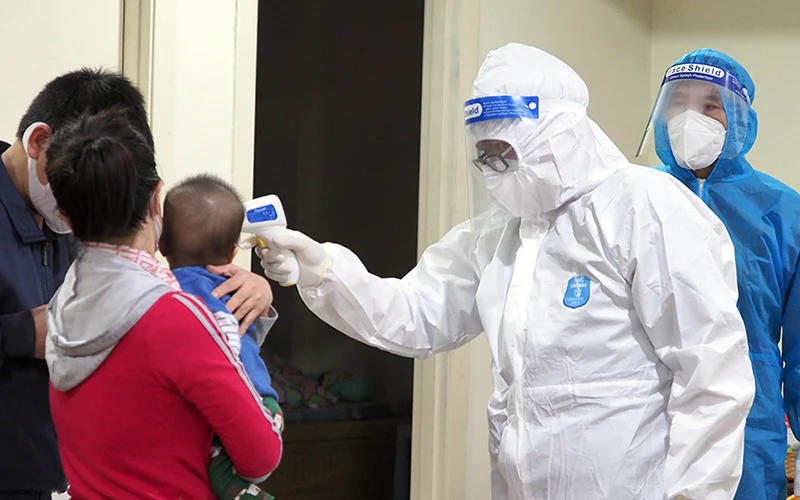 Tất cả hướng dẫn về theo dõi sức khoẻ mà F0 điều trị tại nhà cần biết