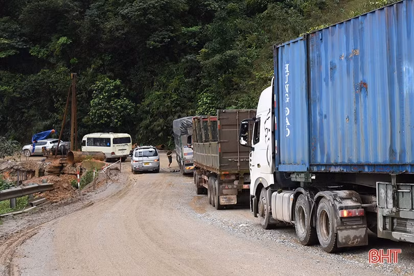 Đảm bảo lưu thông thông suốt, an toàn trên QL 8 khi cấm đường theo khung giờ