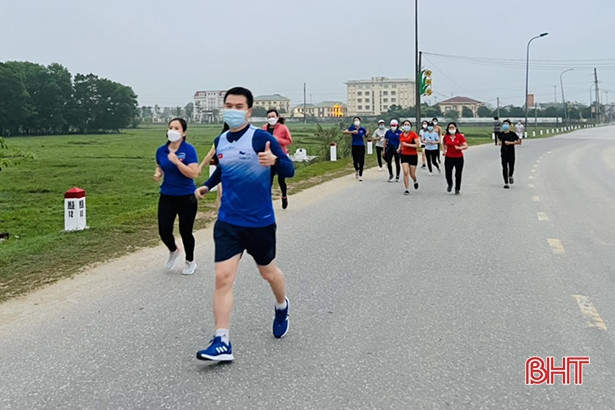 Thanh niên Hà Tĩnh hưởng ứng chương trình 10.000 bước chân mỗi ngày