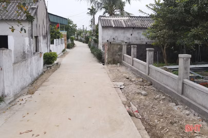 Người dân xã miền núi Hà Tĩnh đồng lòng hiến hàng nghìn mét vuông đất mở đường