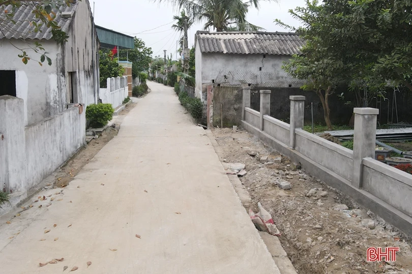 Người dân xã miền núi Hà Tĩnh đồng lòng hiến hàng nghìn mét vuông đất mở đường