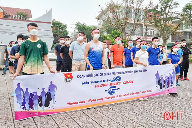 Thanh niên Hà Tĩnh hưởng ứng chương trình 10.000 bước chân mỗi ngày