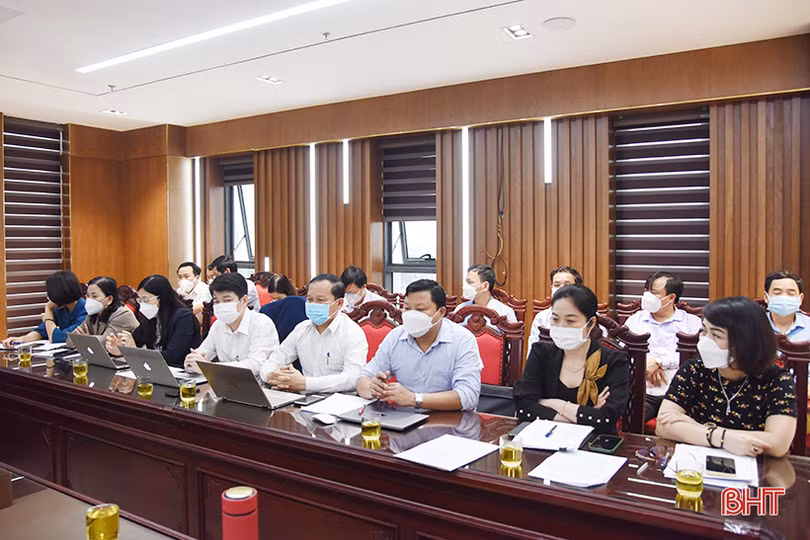 Quán triệt quy định mới về đối tượng, tiêu chuẩn và phân cấp đào tạo lý luận chính trị