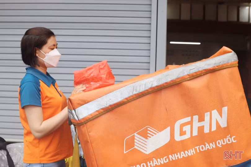 Shipper Hà Tĩnh chật vật mưu sinh khi giá xăng “neo” cao