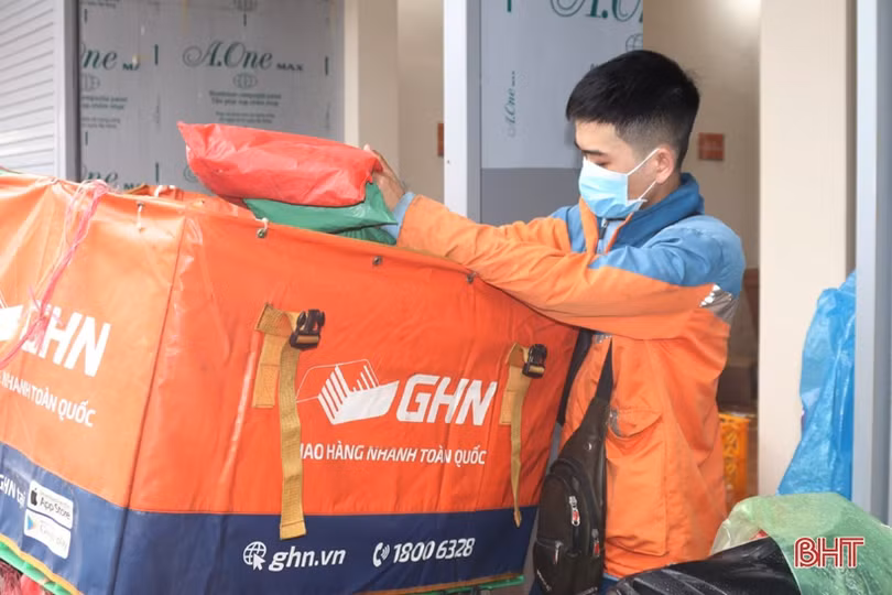 Shipper Hà Tĩnh chật vật mưu sinh khi giá xăng “neo” cao